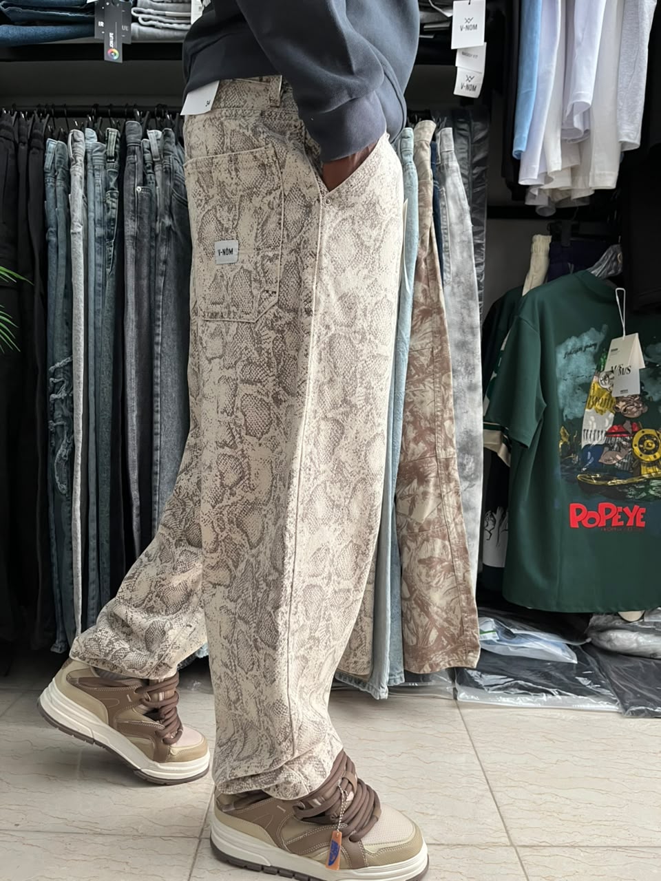 BAGGY JEAN MOTIF DE SERPENT