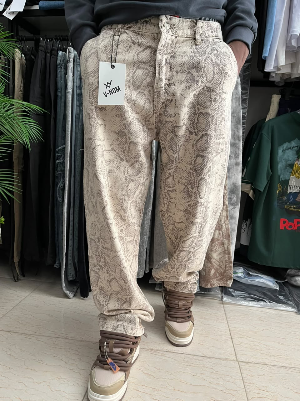 BAGGY JEAN MOTIF DE SERPENT