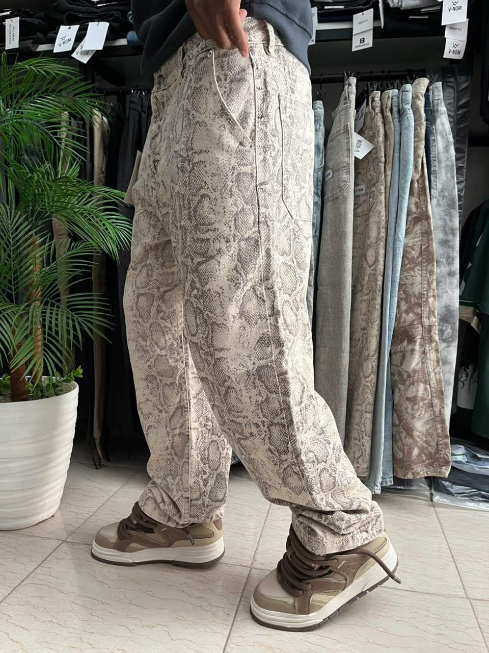 BAGGY JEAN MOTIF DE SERPENT